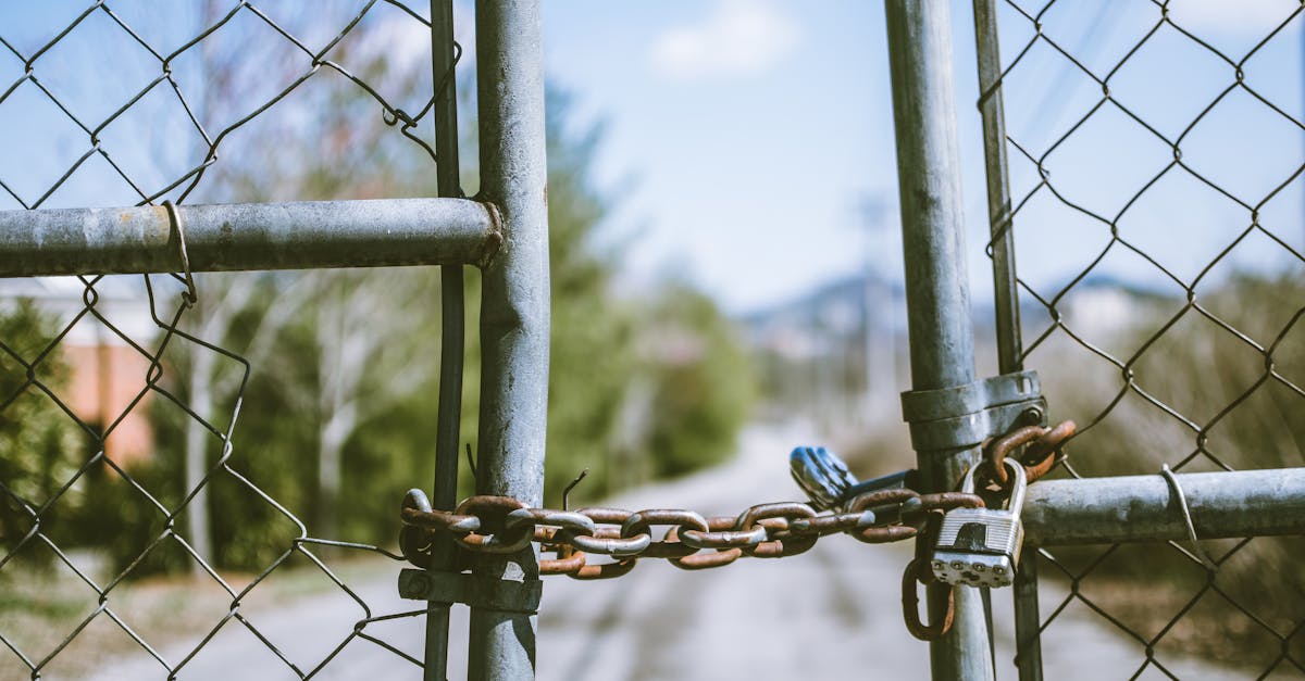 How do you fix a fence gate door?