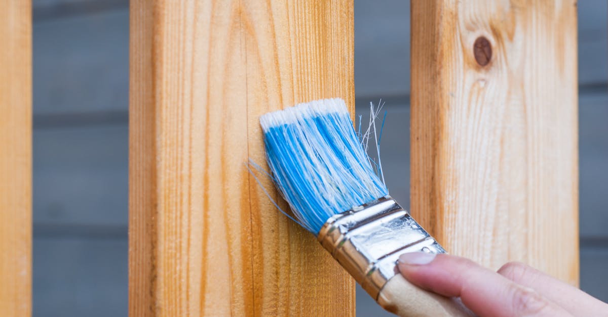 How to fix a timber fence post?